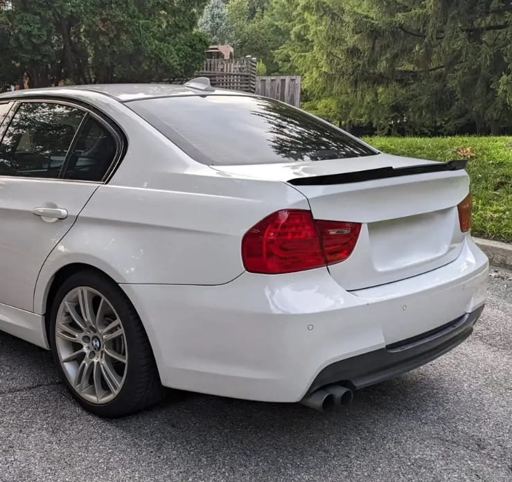 M4 stil spoiler E90 Blank svart (05-11)