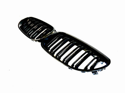 Grill E60/E61 Blank svart (03-10)