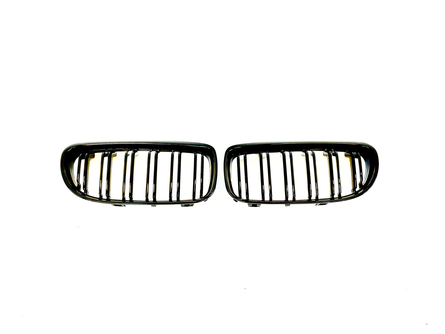 Grill E90/E91 Blank svart dobbelribbede (08-11) LCI