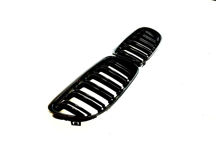 Grill E90/E91 Blank svart dobbelribbede (08-11) LCI