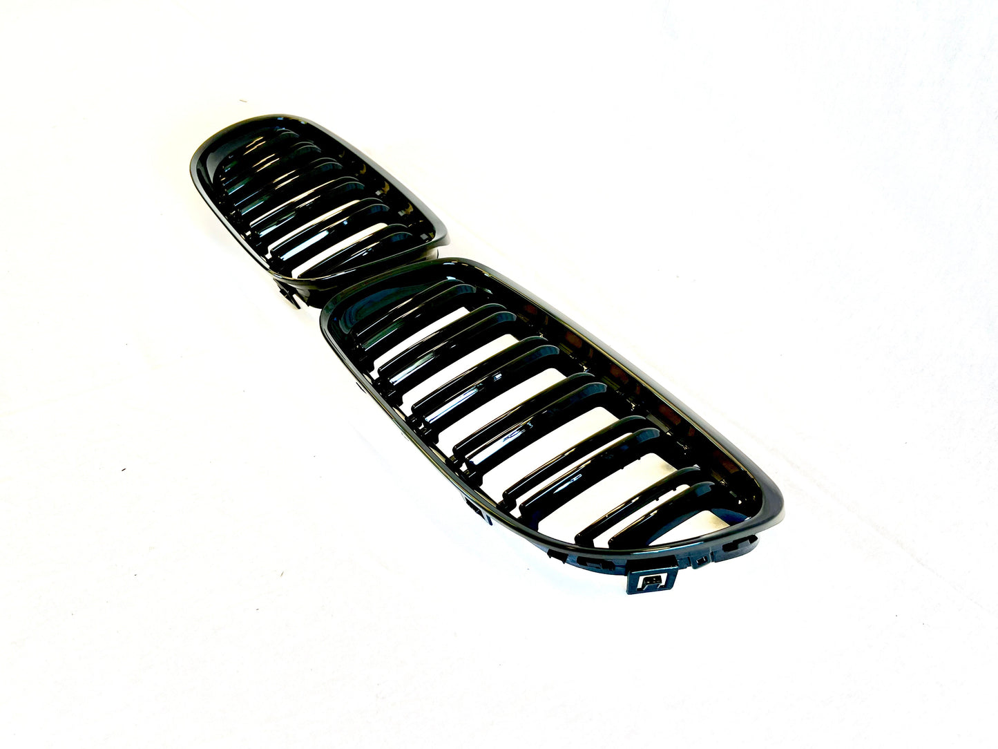 Grill E90/E91 Blank svart dobbelribbede (08-11) LCI