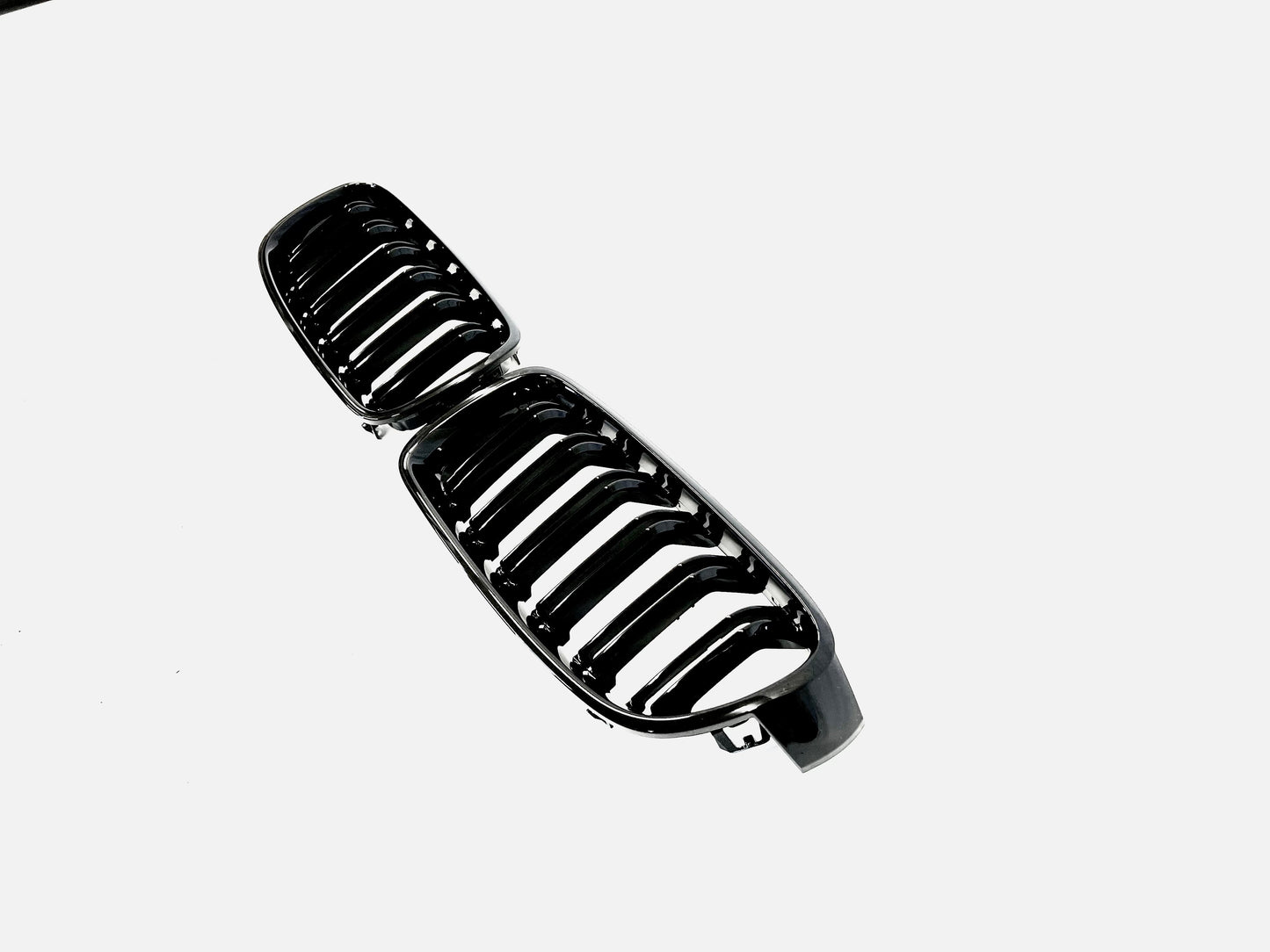 Grill F30/F31 Blank svart dobbelribbede (11-18)