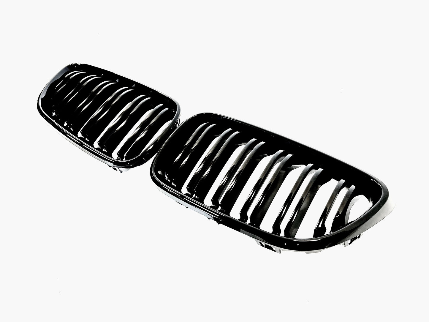Grill F22/F23/F87 Blank Svart dobbelt-ribbede (14-20)