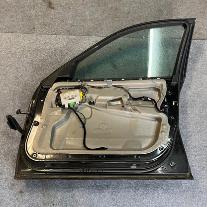 D0147 Dør Høyre Foran E60/E61 Farge: 475