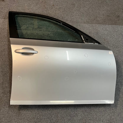 D0156 Dør Høyre Fram E60/E61 Farge: 354