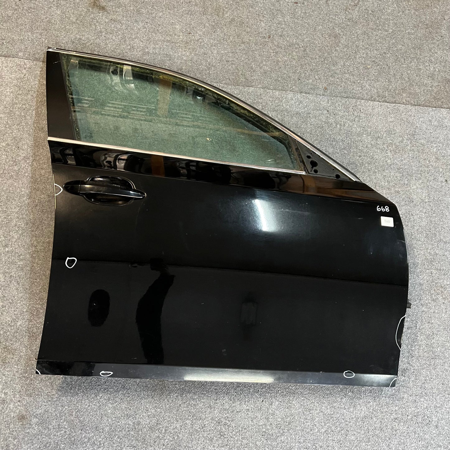 D0160 Dør Høyre Fram E60/E61 Farge: 668
