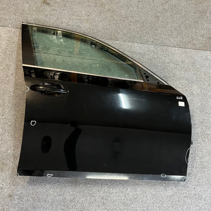 D0160 Dør Høyre Fram E60/E61 Farge: 668