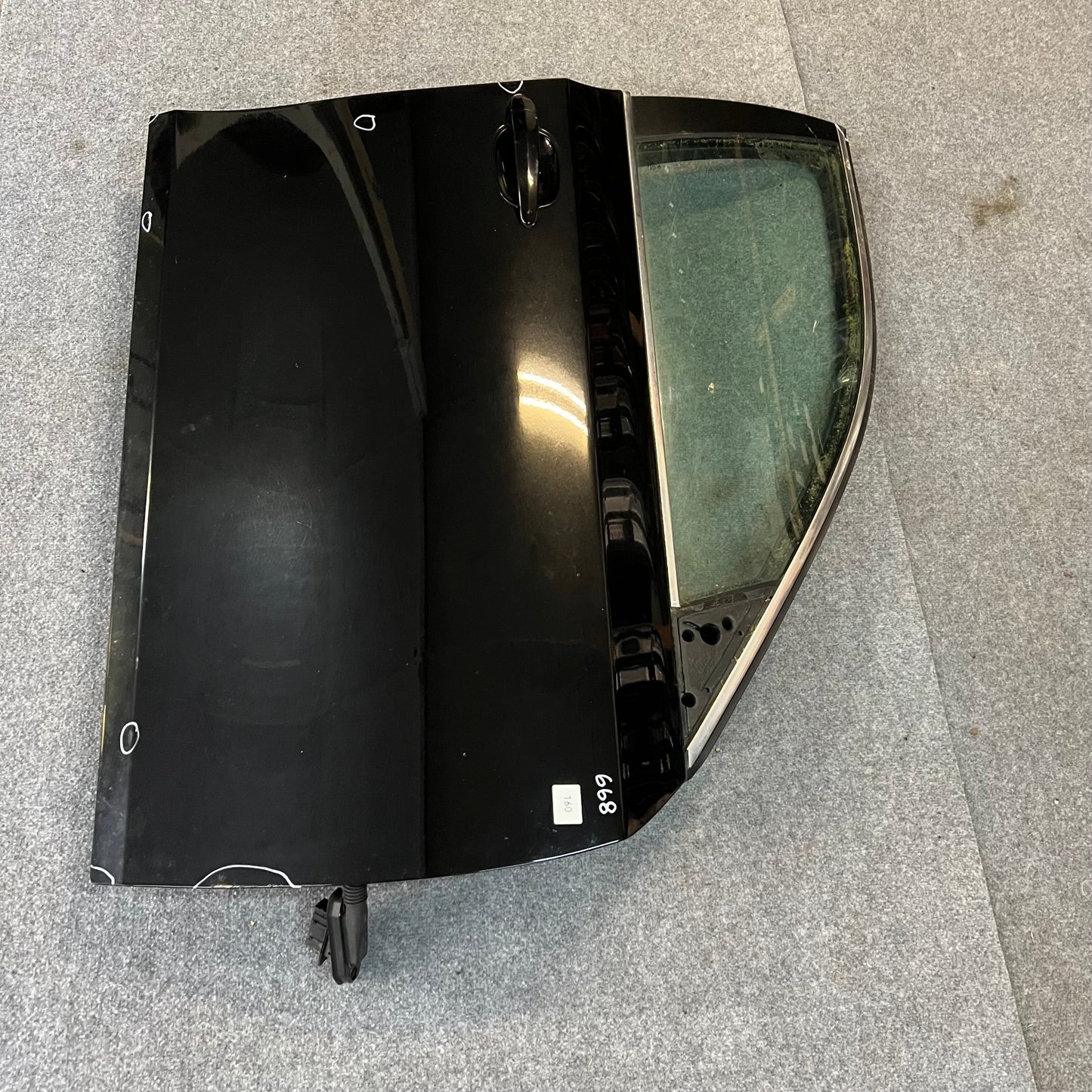 D0160 Dør Høyre Fram E60/E61 Farge: 668