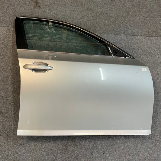 D0162 Dør Høyre Fram E60/E61 Farge: 354