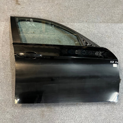 D0163 Dør Høyre Fram E90/E91 Farge: 668