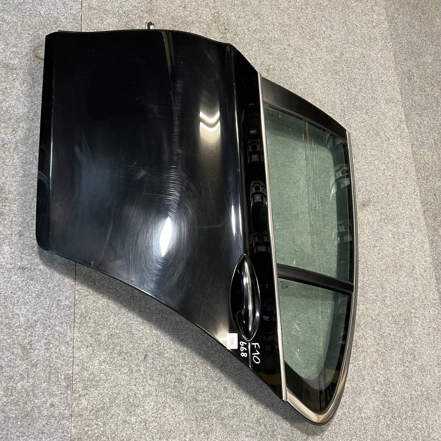 D0186 Dörr Vänster Bak F10 Färg: 668