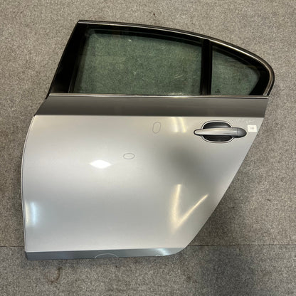 D0188 Dörr Vänster Bak E60 Färg: A08
