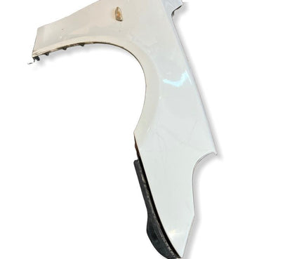 Høyre frontskjerm BMW E60 / E61 fargekode: 300 Alpine White III