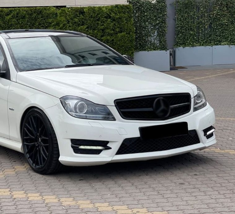 C63-stil Grill Mercedes W204 / S204 / C204 Blank svart (07-14)