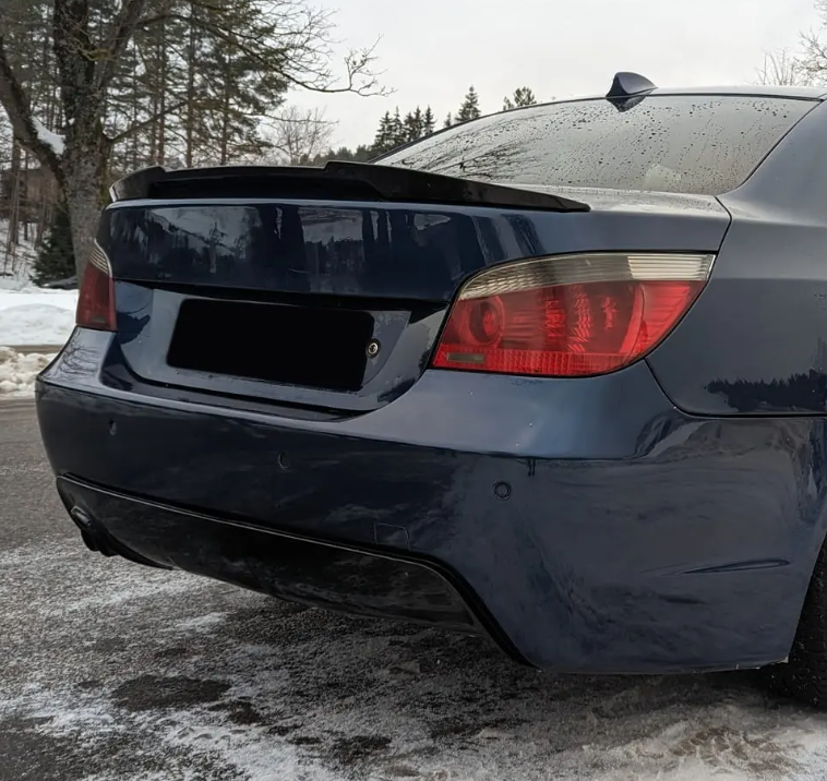 M4 look spoiler E60 Blank svart (03-10)